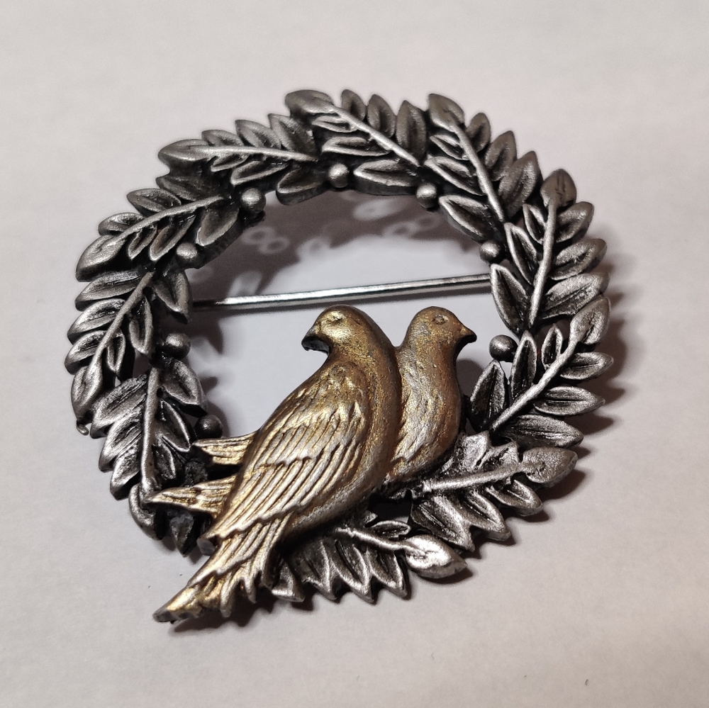 Signs JJ Love Birds/ Doves Of Peace Brooch